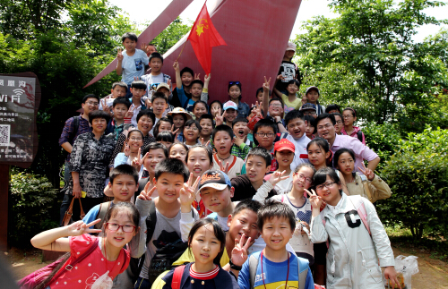 現(xiàn)外象湖校區(qū)組織學(xué)生開(kāi)展春游活動(dòng)