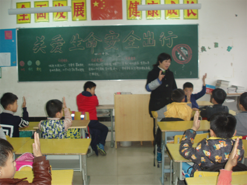 現(xiàn)外象湖校區(qū)開展“關(guān)愛生命，文明出行”交通安全教育主題活動(dòng)