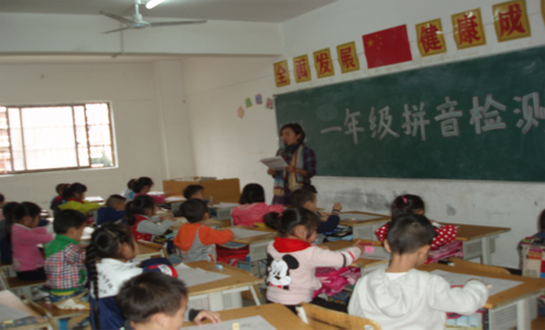 現(xiàn)外象湖校區(qū)開展一年級學生漢語拼音過關檢測活動