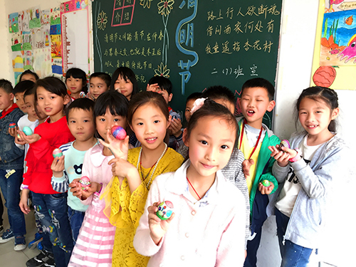 南昌現(xiàn)代外國語學(xué)校(象湖校區(qū))開展“清明節(jié) 手繪彩蛋”主題教育活動