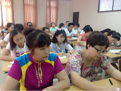 現(xiàn)外象湖校區(qū)進行新教師崗前培訓(xùn)
