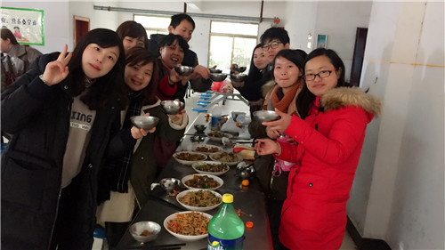 南昌現(xiàn)代外國語學校(象湖校區(qū)) 組織全校教職員工開展辭舊迎新大聚會
