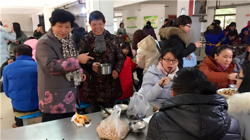 南昌現(xiàn)代外國語學校(象湖校區(qū)) 組織全校教職員工開展辭舊迎新大聚會
