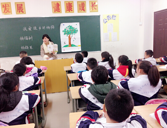 現(xiàn)外象湖校區(qū)語(yǔ)文教研組進(jìn)行觀摩研討課評(píng)比活動(dòng)