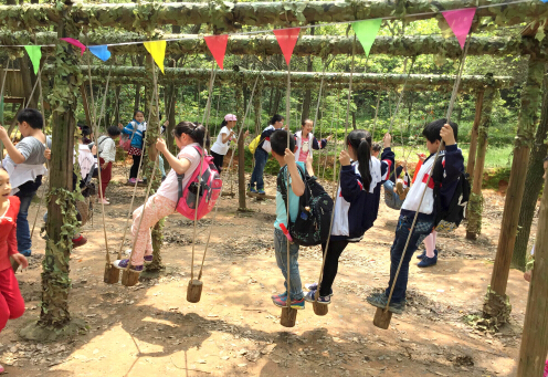 現(xiàn)外象湖校區(qū)組織學(xué)生開(kāi)展春游活動(dòng)
